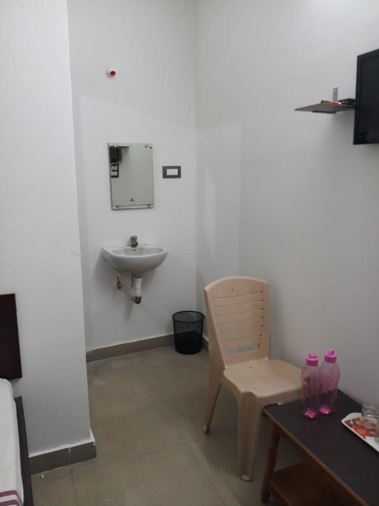 Sri Kousthubham Residency Otel Tirupati Dış mekan fotoğraf